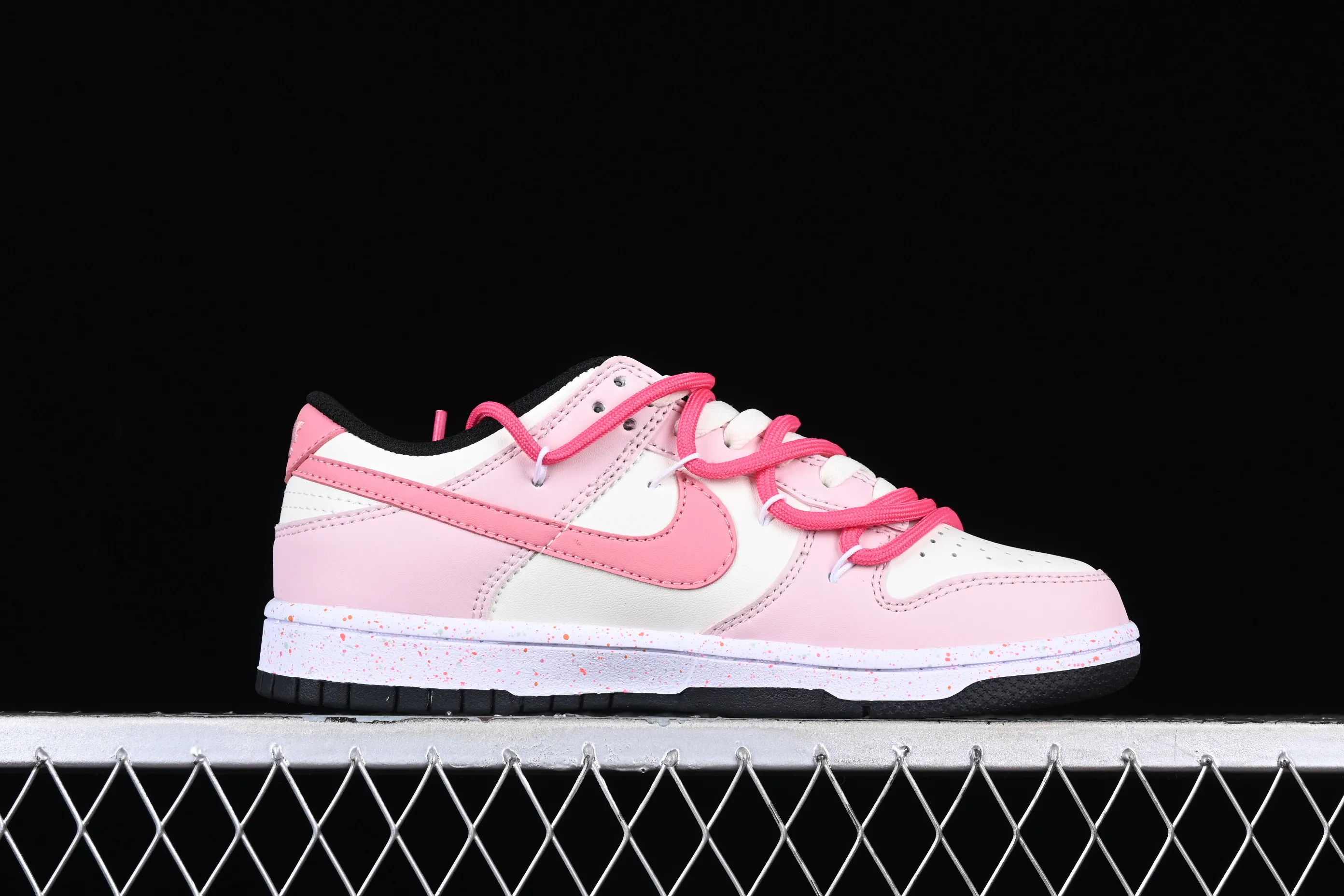 All Categories Nk SB Dunk Series Nk SB Dunk Low Low-top sneakers Nk Dunk Low "Multi Color" Vibrant three hooks Customized version of deconstructed strap casual sneakers FD4623-131